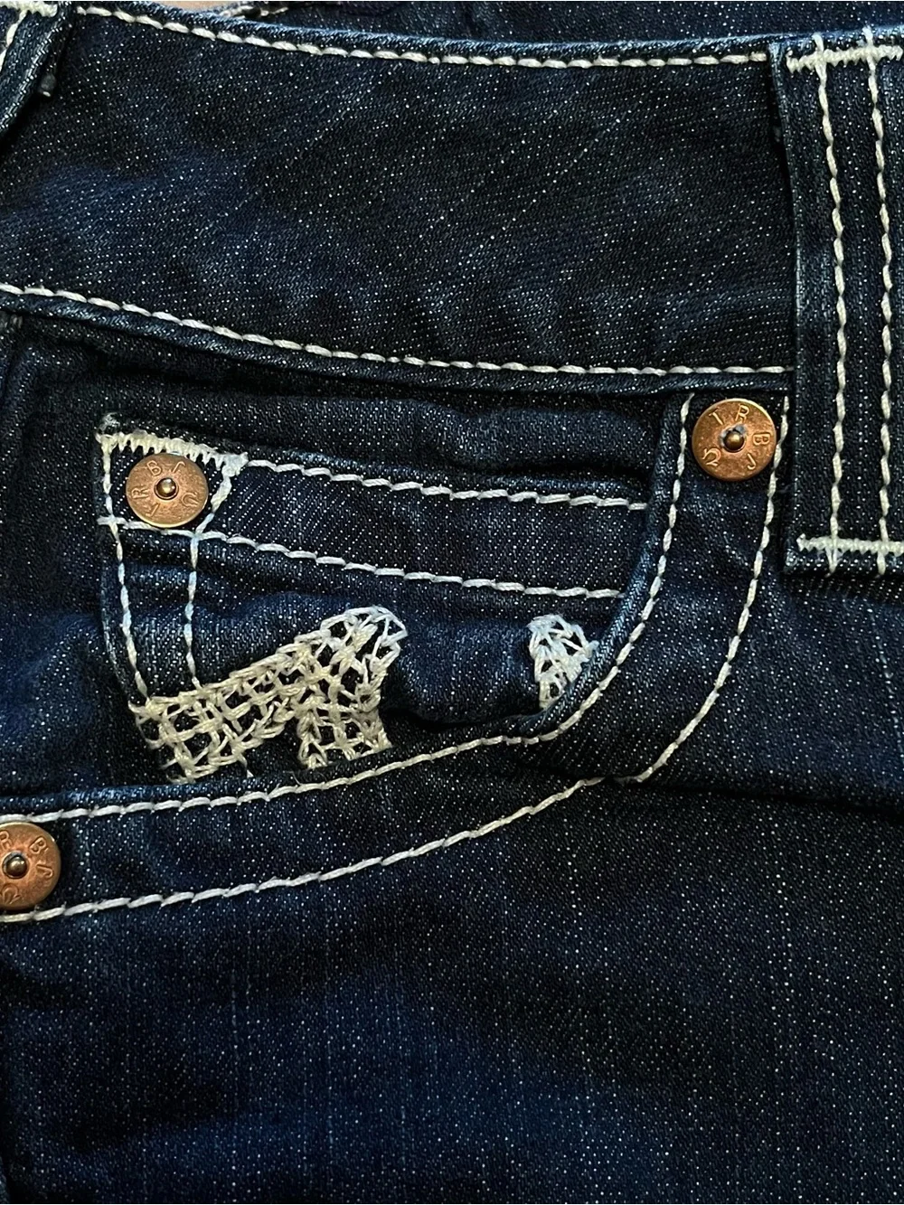 🇺🇸 True Religion Woman’s Low Rise Skinny Jeans with White Stitching & Embroidery - Picture 6 of 16